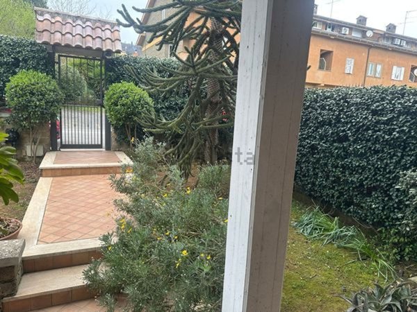 casa indipendente in vendita a Manziana