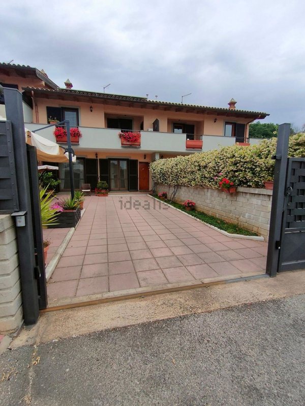 casa indipendente in vendita a Manziana