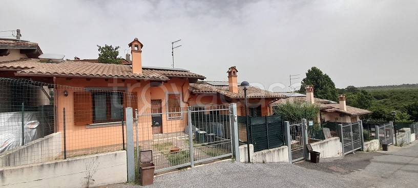 casa indipendente in vendita a Manziana
