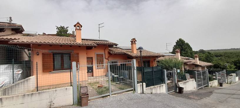 casa indipendente in vendita a Manziana in zona Quadroni