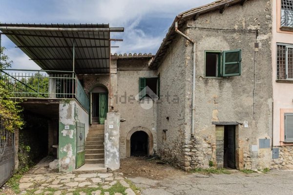 appartamento in vendita a Manziana in zona Quadroni