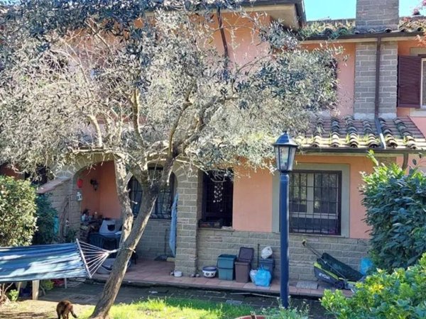 casa indipendente in vendita a Manziana