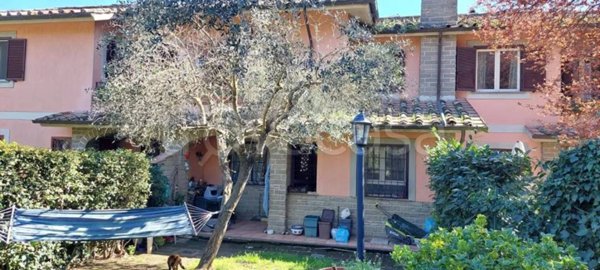 casa indipendente in vendita a Manziana in zona Quadroni