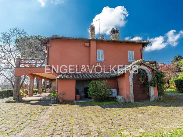 casa indipendente in vendita a Manziana