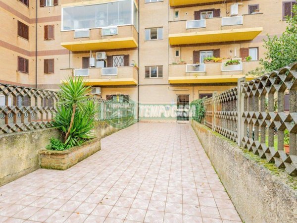 appartamento in vendita a Manziana in zona Quadroni