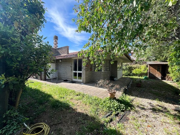 casa indipendente in vendita a Manziana