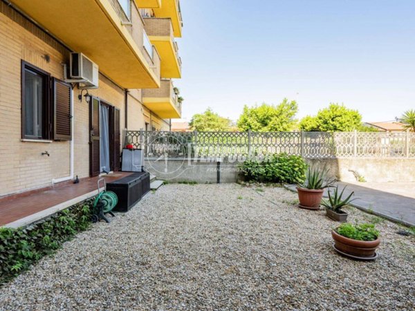 appartamento in vendita a Manziana in zona Quadroni