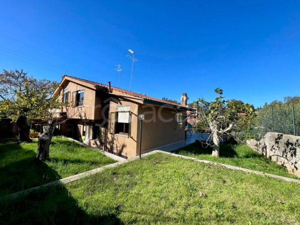 casa indipendente in vendita a Manziana in zona Quadroni