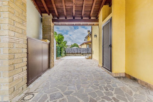 casa indipendente in vendita a Manziana