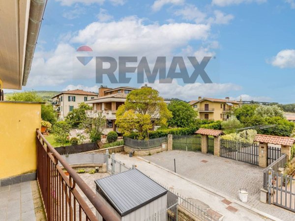casa indipendente in vendita a Manziana