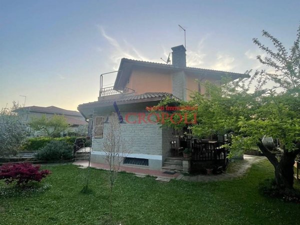 casa indipendente in vendita a Manziana in zona Quadroni
