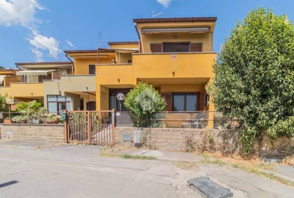 casa indipendente in vendita a Manziana in zona Quadroni