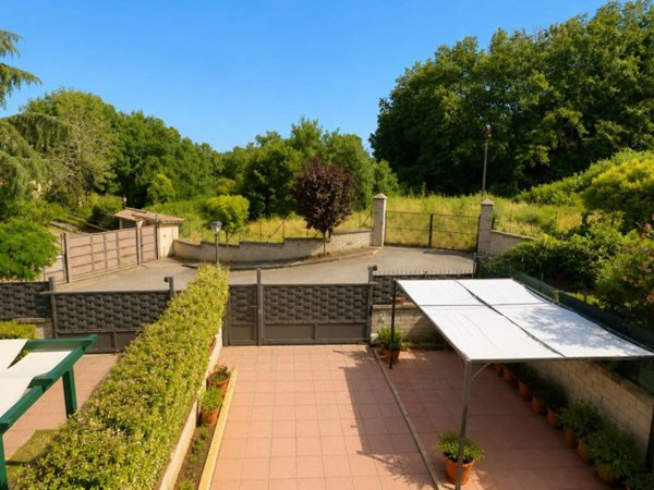 casa indipendente in vendita a Manziana in zona Quadroni