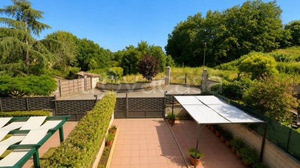 casa indipendente in vendita a Manziana in zona Quadroni