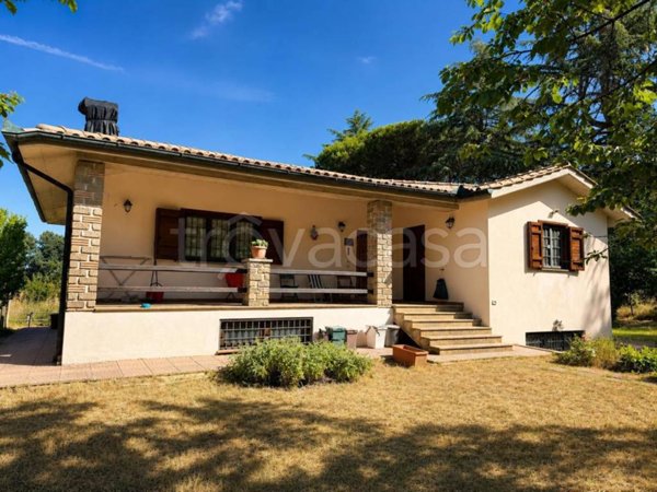 casa indipendente in vendita a Manziana