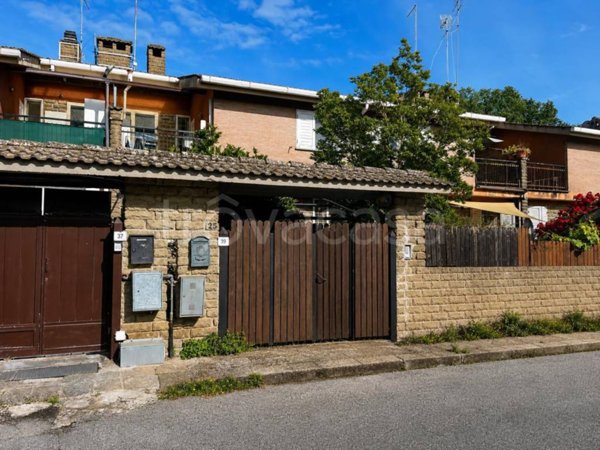 casa indipendente in vendita a Manziana in zona Quadroni