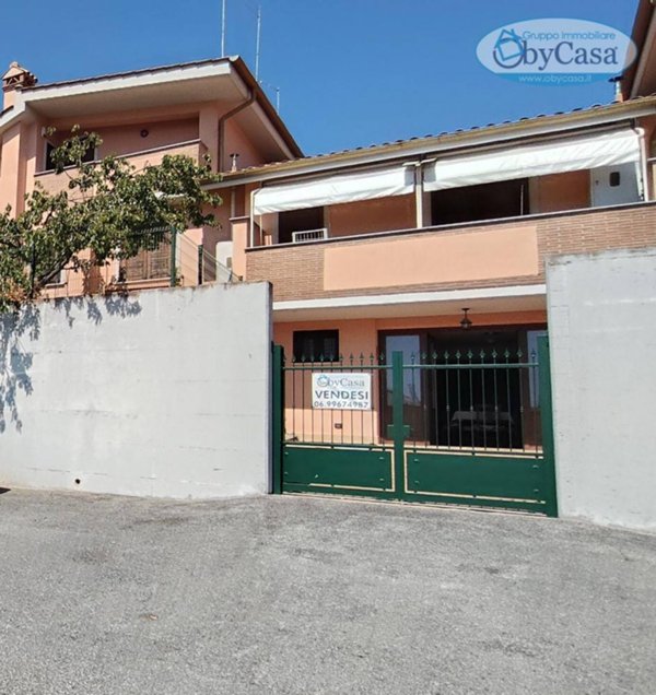 casa indipendente in vendita a Manziana in zona Quadroni