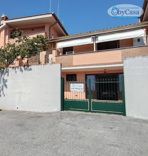 casa indipendente in vendita a Manziana in zona Quadroni