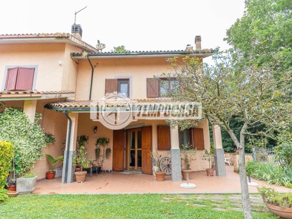 casa indipendente in vendita a Manziana