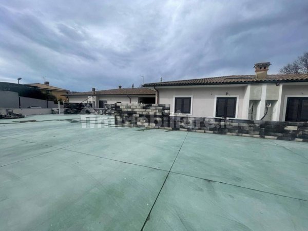 appartamento in vendita a Manziana in zona Quadroni