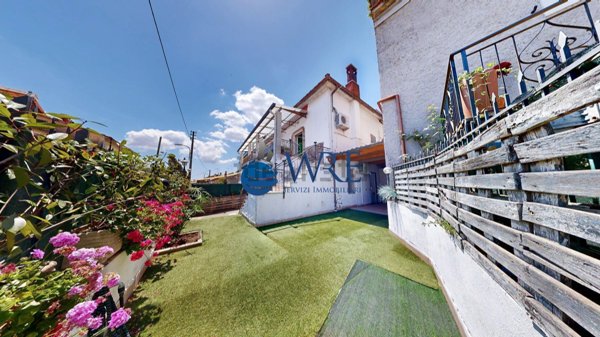 casa indipendente in vendita a Manziana in zona Quadroni
