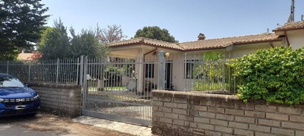 casa indipendente in vendita a Manziana in zona Quadroni