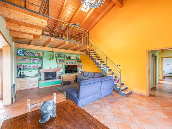casa indipendente in vendita a Manziana in zona Quadroni