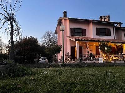 casa indipendente in vendita a Manziana