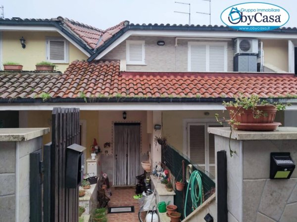villetta a schiera in vendita a Manziana in zona Quadroni
