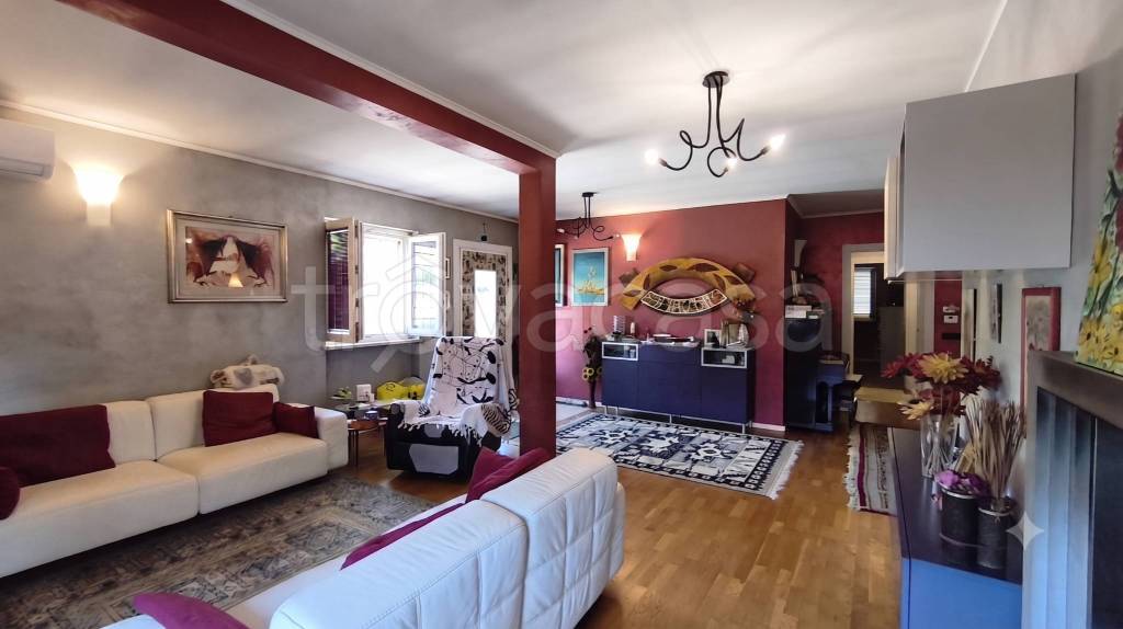casa indipendente in vendita a Manziana