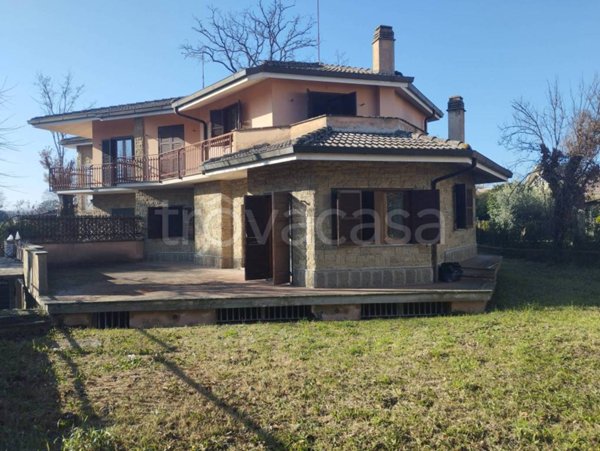 casa indipendente in vendita a Manziana in zona Quadroni