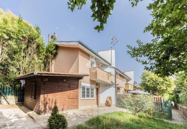 casa indipendente in vendita a Manziana in zona Quadroni