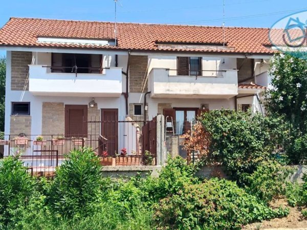 casa indipendente in vendita a Manziana in zona Quadroni