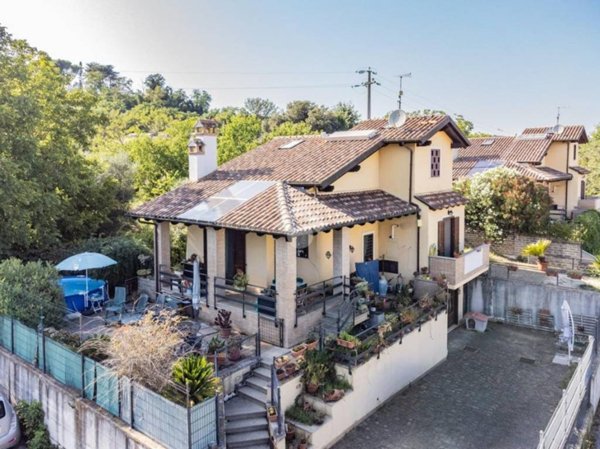 casa indipendente in vendita a Manziana in zona Quadroni
