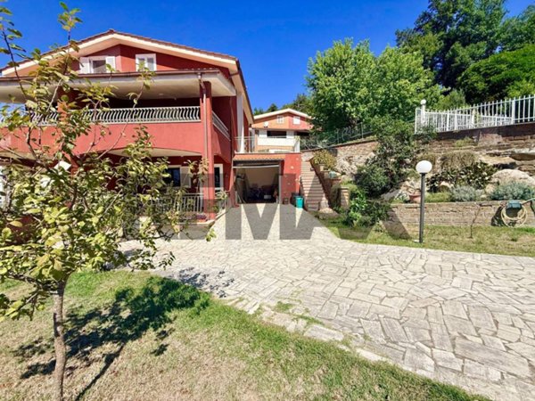 casa indipendente in vendita a Manziana in zona Quadroni