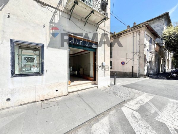 locale commerciale in vendita a Manziana