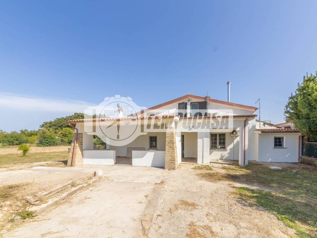 casa indipendente in vendita a Manziana