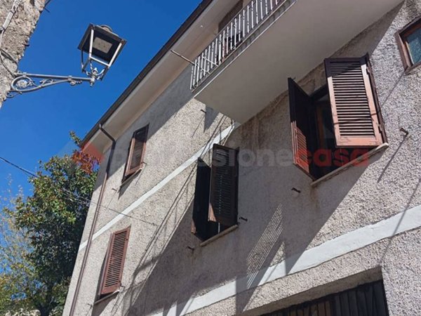 casa indipendente in vendita a Marano Equo