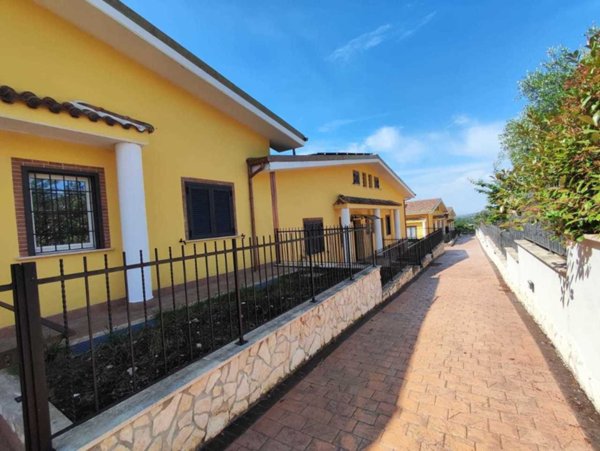 casa indipendente in vendita a Marcellina