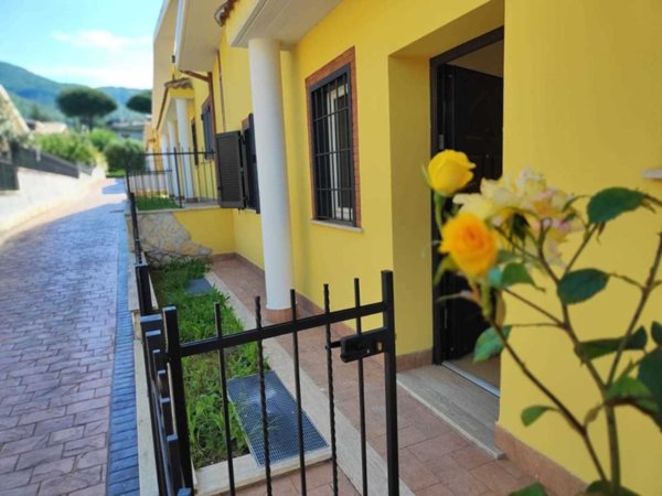 casa indipendente in vendita a Marcellina