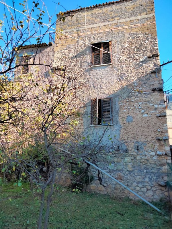 pentavano in vendita a Marcellina