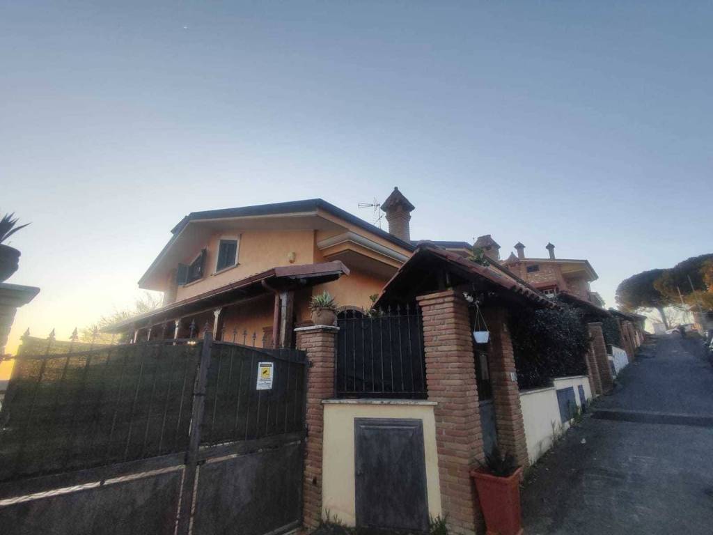 casa indipendente in vendita a Marcellina
