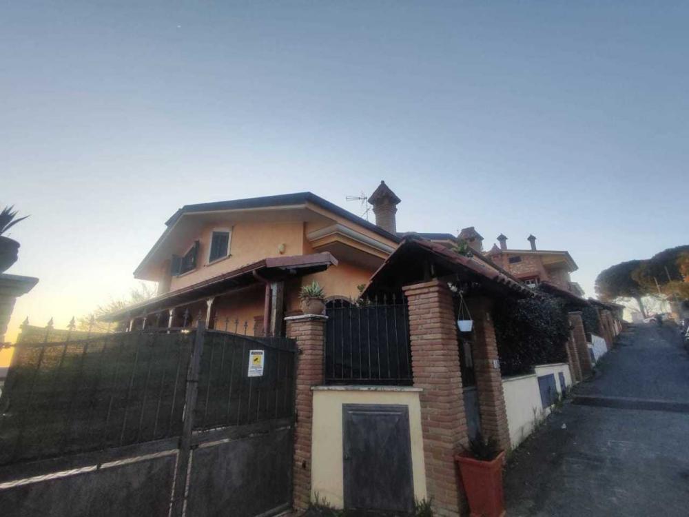 casa indipendente in vendita a Marcellina