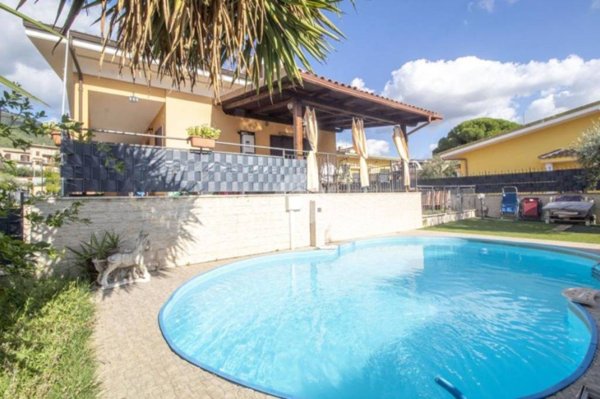 casa indipendente in vendita a Marcellina