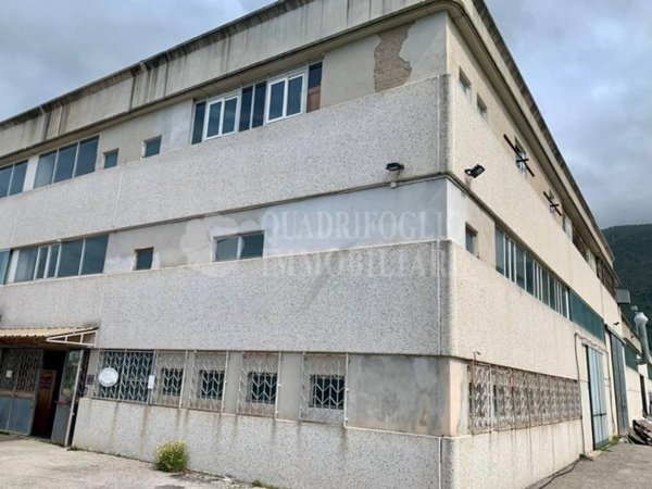 locale commerciale in vendita a Marcellina