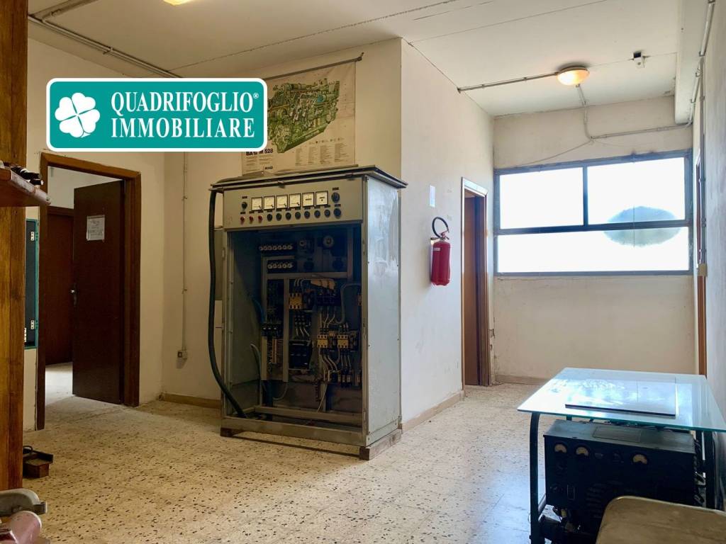 locale commerciale in vendita a Marcellina