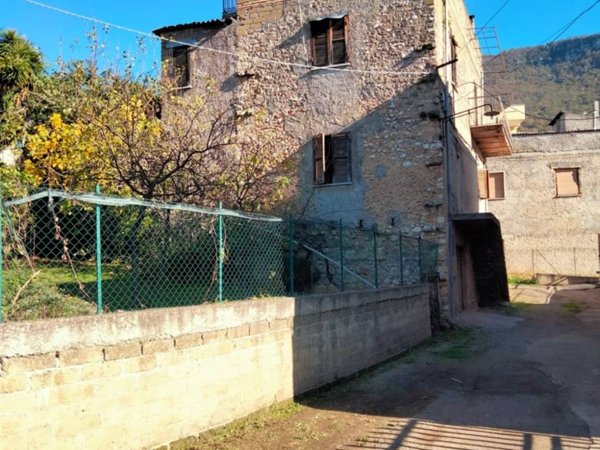 casa indipendente in vendita a Marcellina