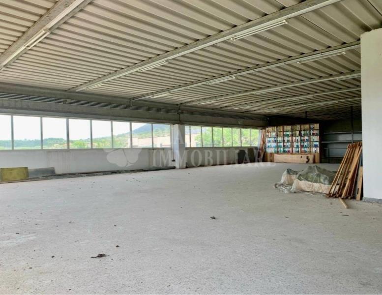 locale commerciale in vendita a Marcellina