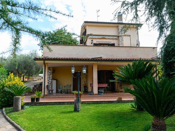 casa indipendente in vendita a Marcellina