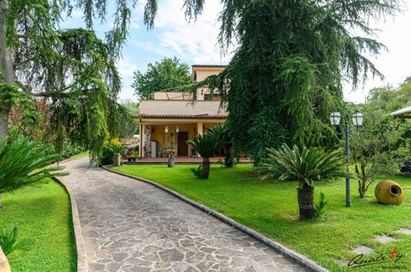 casa indipendente in vendita a Marcellina